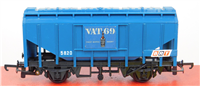 57526